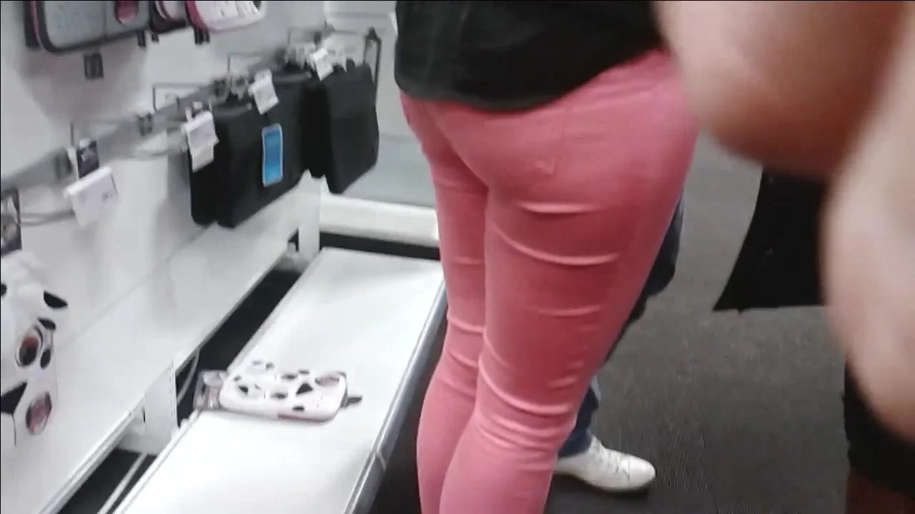Sexy blonde arse and legs in tight leggings
