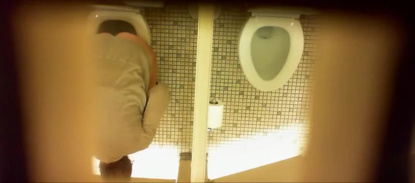 Desperate milf takes a long piss in the ladies room
