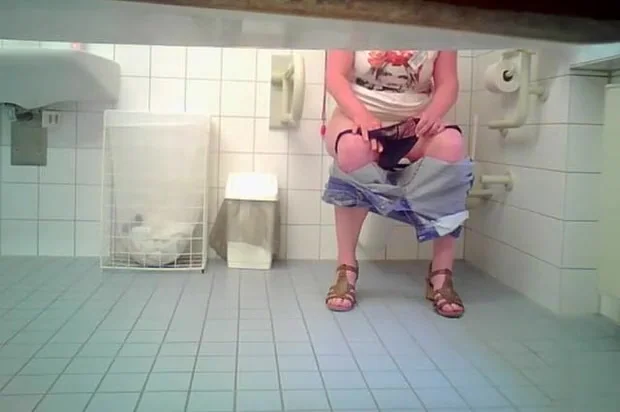 Curvaceous chickie drops down her pants in order to piss