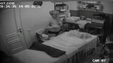 Mature woman reveals her large saggy tits at the massage parlour