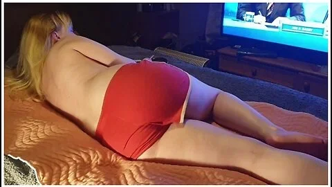 Sexy Gf Smoking And Pissing Her Shorts In Bed!