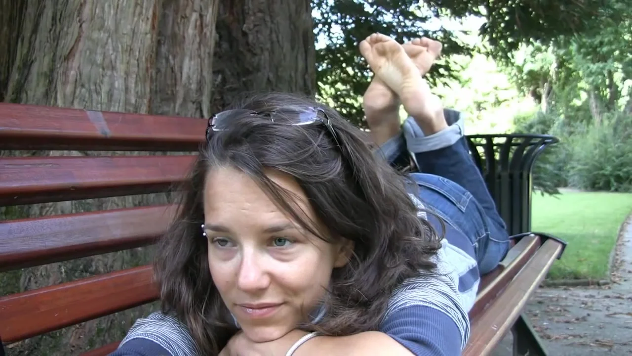 Spankbang.com French+barefeet+hippy+girl 720p