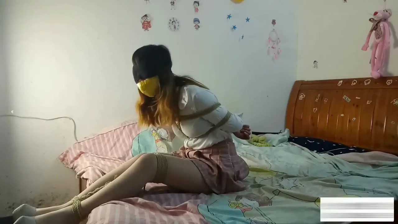 Chinese Cutie In Ropes