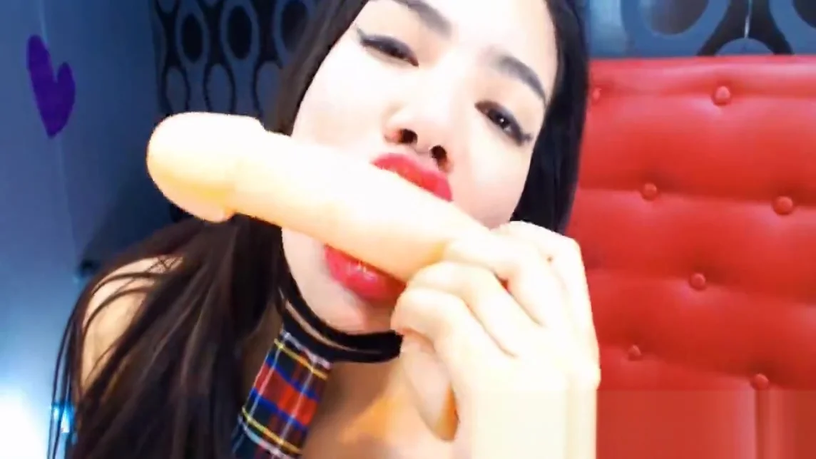 Hot Amateur Cam teen 18+ Latina Girl Ramming Big Dildo In Her Wet Pussy