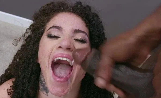 Brazilian Bruna Santos only wants cock in her mouth and ass