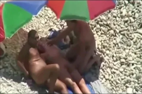 Threesome sex fun on public beach caught on cam