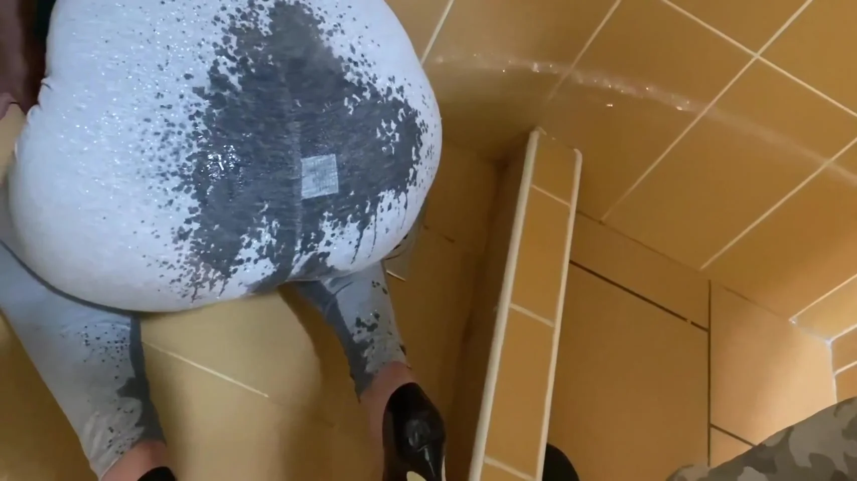 Guy Pee On My Ass In Leggings And I To Wetting My Pants 5 Min