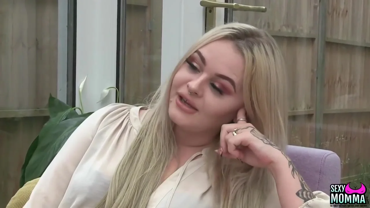 Licks Stepmom Pias Twat! With Lana Rose